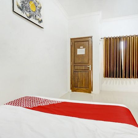 Super Oyo 3702 Homestay Bougenville Syariah Lamongan ภายนอก รูปภาพ