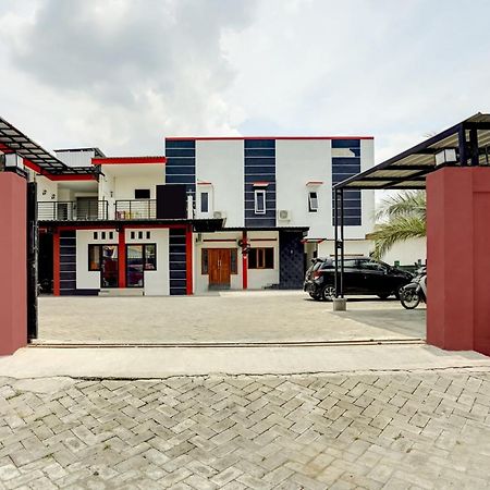 Super Oyo 3702 Homestay Bougenville Syariah Lamongan ภายนอก รูปภาพ