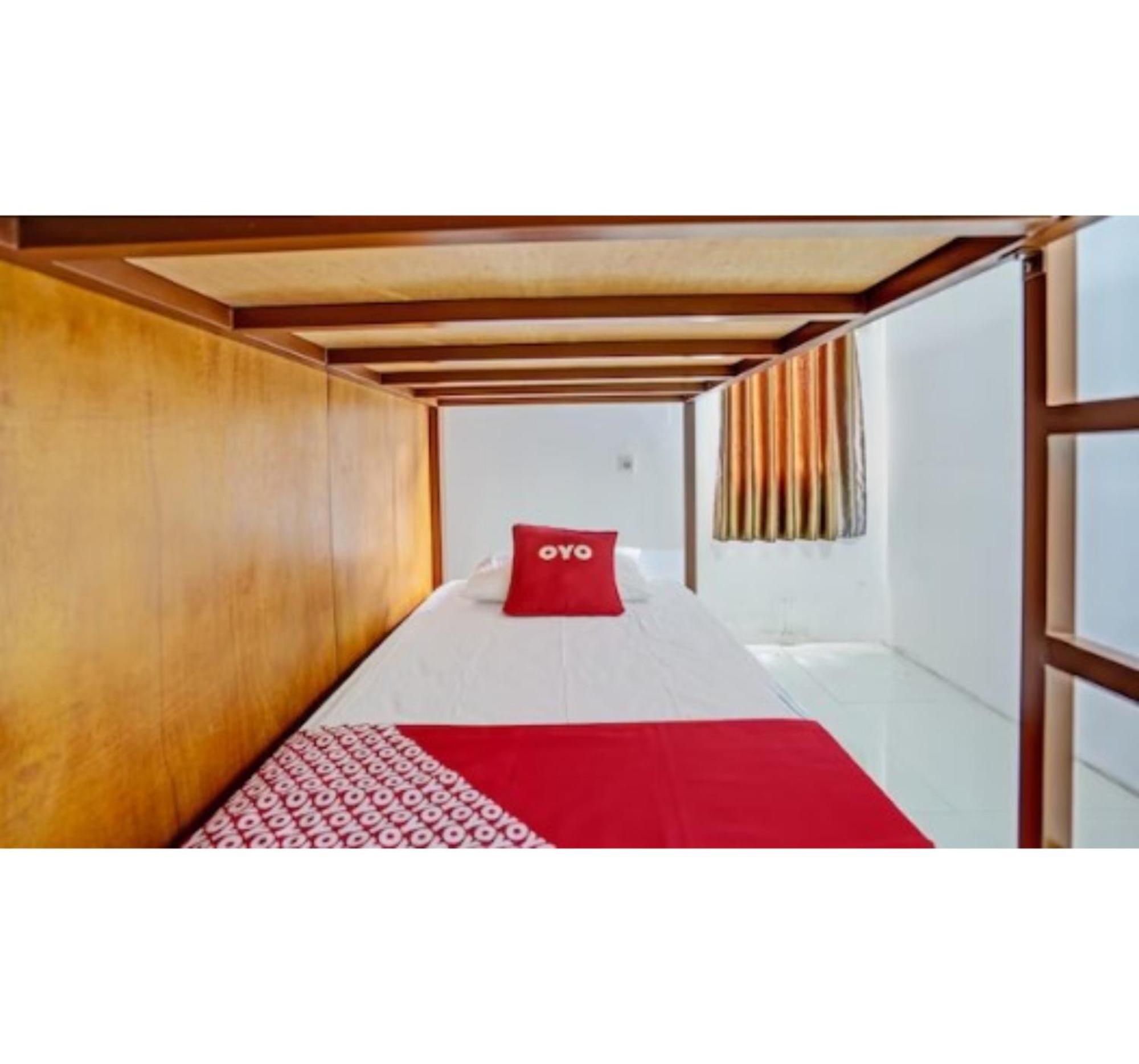 Super Oyo 3702 Homestay Bougenville Syariah Lamongan ภายนอก รูปภาพ