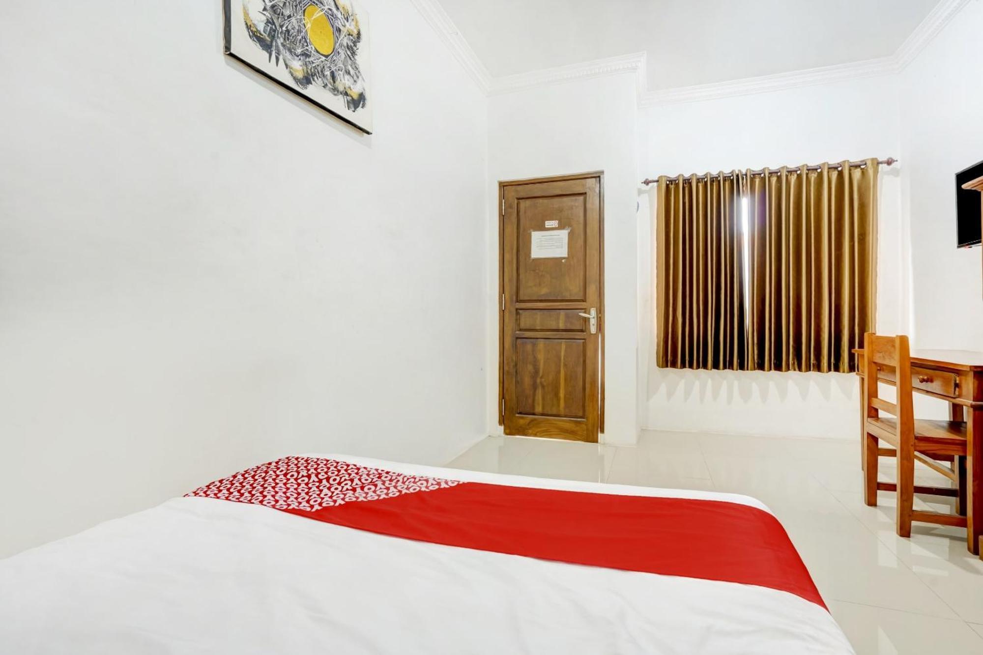 Super Oyo 3702 Homestay Bougenville Syariah Lamongan ภายนอก รูปภาพ