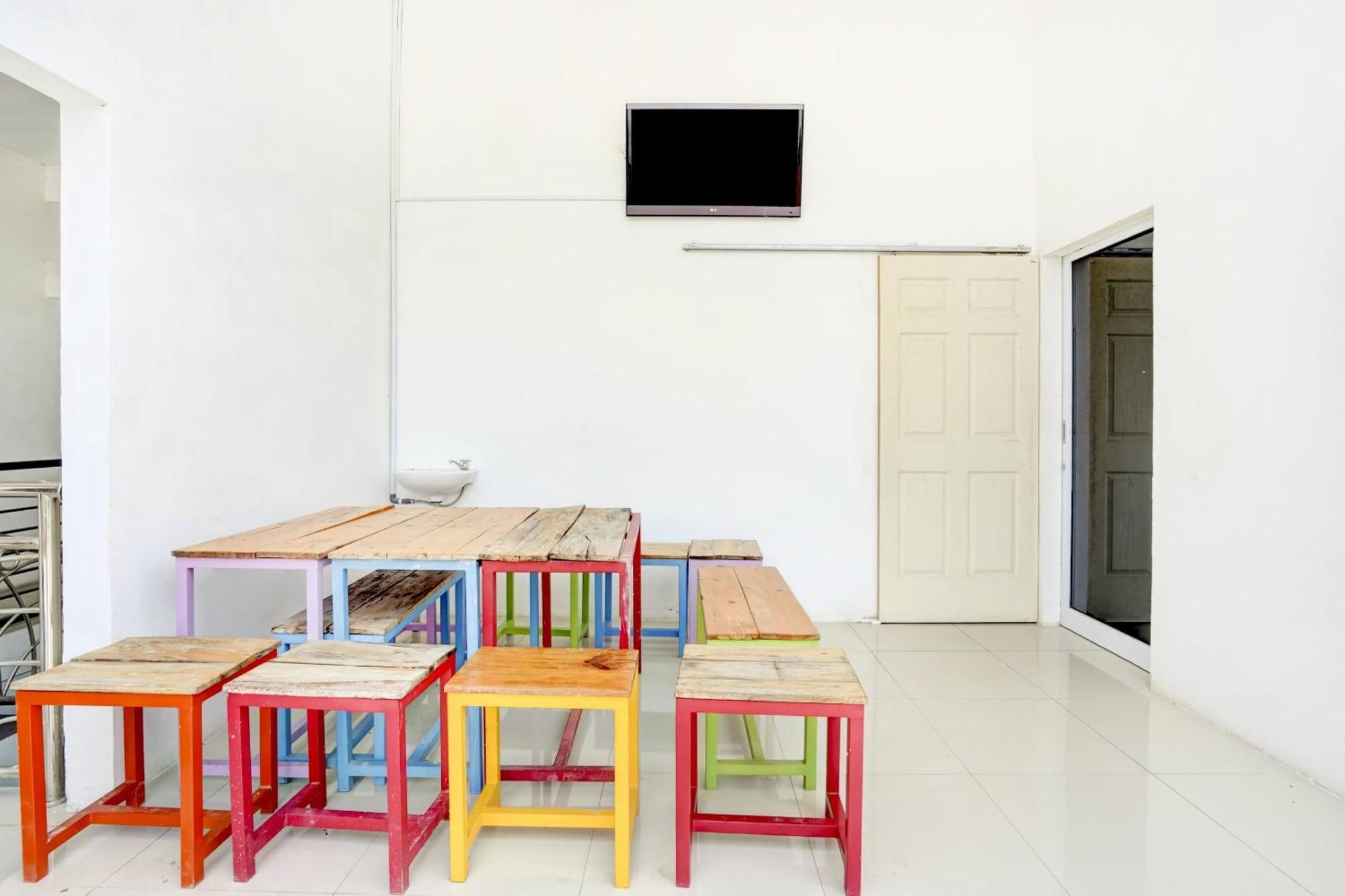 Super Oyo 3702 Homestay Bougenville Syariah Lamongan ภายนอก รูปภาพ