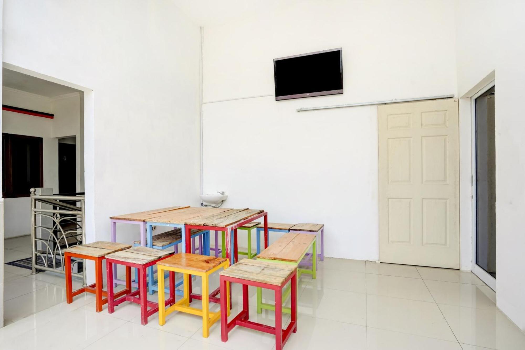 Super Oyo 3702 Homestay Bougenville Syariah Lamongan ภายนอก รูปภาพ