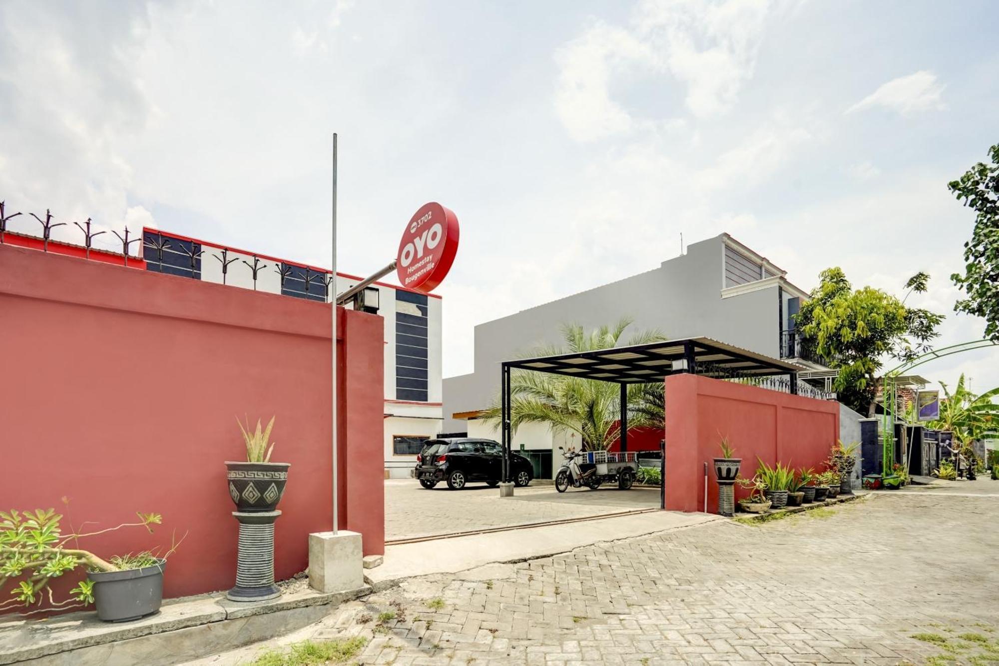 Super Oyo 3702 Homestay Bougenville Syariah Lamongan ภายนอก รูปภาพ